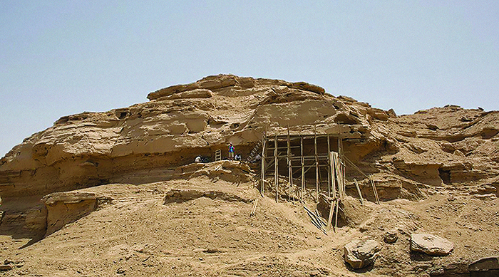 კლდეები ქალაქ ელკაბთან (ეგვიპტეში)