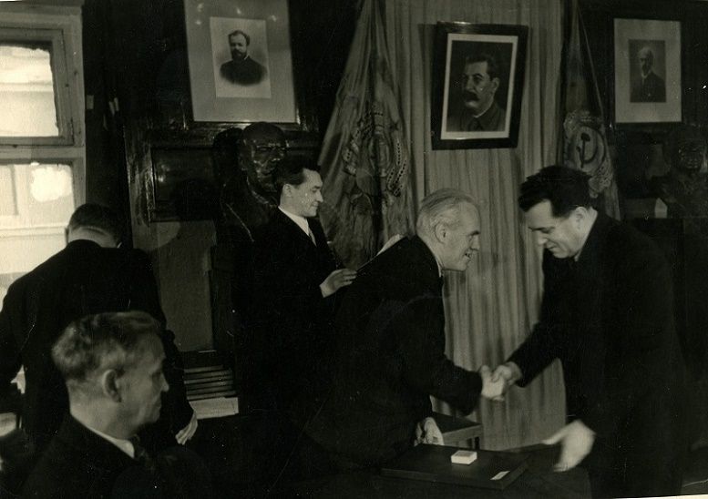 ოსკარის გადაცემა მოსკოვში, აშშ-ის საელჩოში