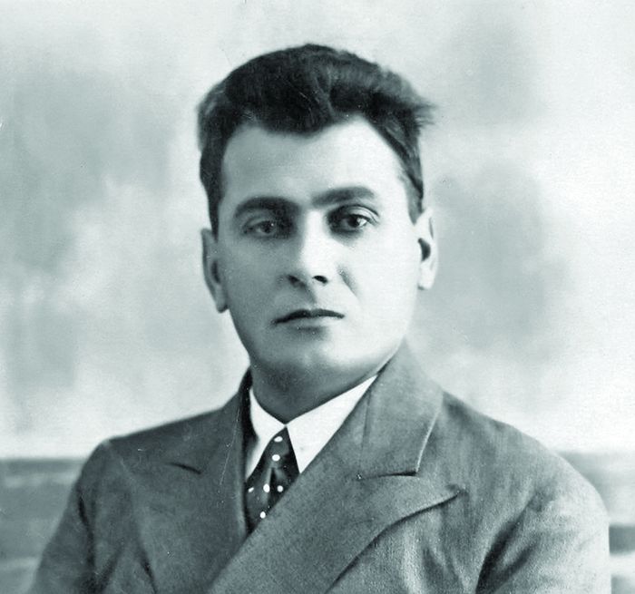 გორის სამასწავლებლო ინსტიტუტის პირველი დირექტორი 1936-1937 წლებში გაბრიელ (გაბო) თათარაშვილი