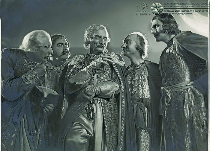 XVII საუკუნის ქართული სამოსი რეჟისორმა მიხეილ ჭიაურელმა მხატვრულ ფილმ "გიორგი სააკაძეში" (1943 წელი) გამოიყენა