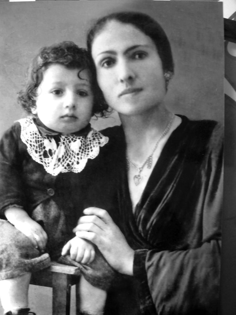 დედასთან