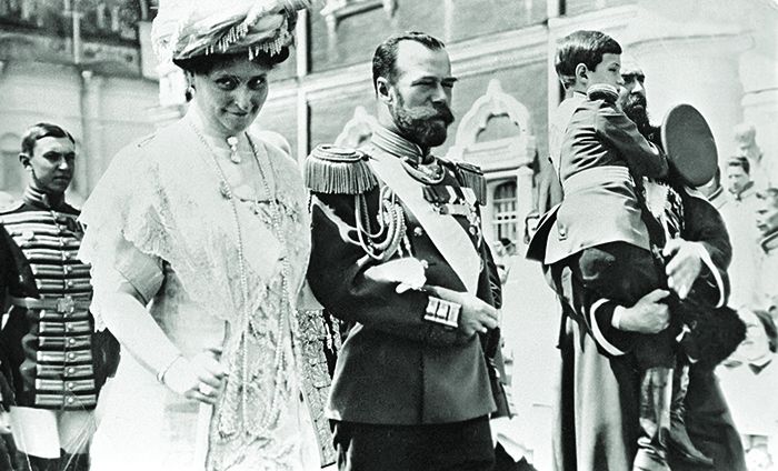 რუსეთის მეფე ნიკოლოზ II, დედოფალი ალექსანდრა და მეფისწული ალექსი