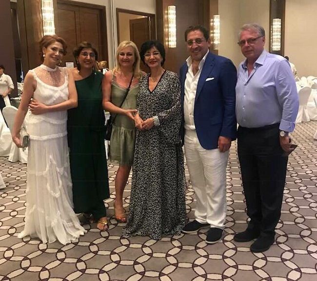 ირმა ნიორაძე, ეკა მამალაძე და ნანი ბრეგვაძე იუბილართან ერთად