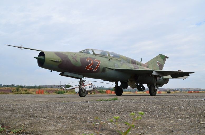 МиГ-21УМ-ი დამოუკიდებელი საქართველოს გერბით