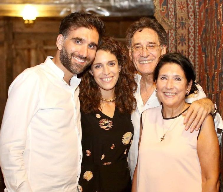 სალომე ზურაბიშვილი შვილებთან და პირველ ქმართან ერთად