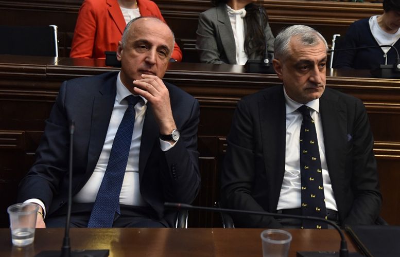 მამუკა ხაზარაძე და ბადრი ჯაფარიძე, პარლამენტში, საკომიტეტო სხდომაზე