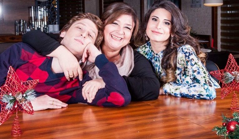 თამრიკო ჭოხონელიძე შვილებთან ერთად. fortuna.ge-ს ფოტო