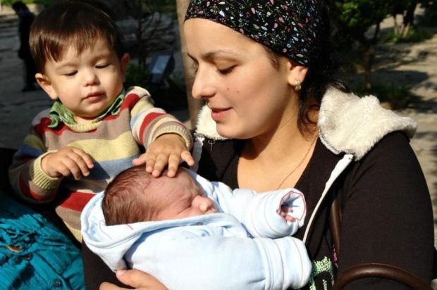 თეონა შვილებთან ერთად