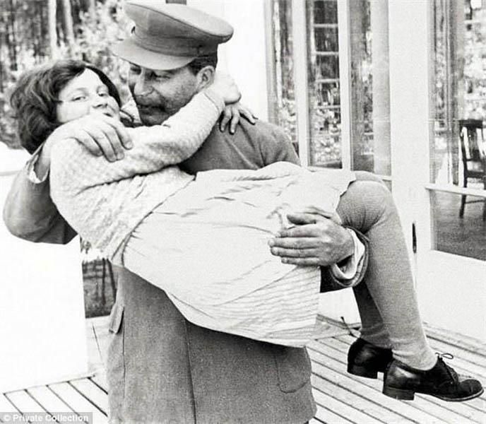 პატარა სვეტლანა მამასთან ერთად