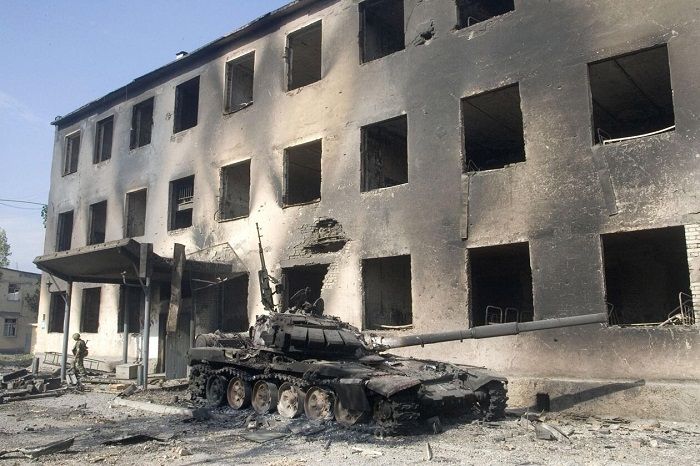 'ვერხნი გოროდოკში' აფეთქებული რუსული T-72