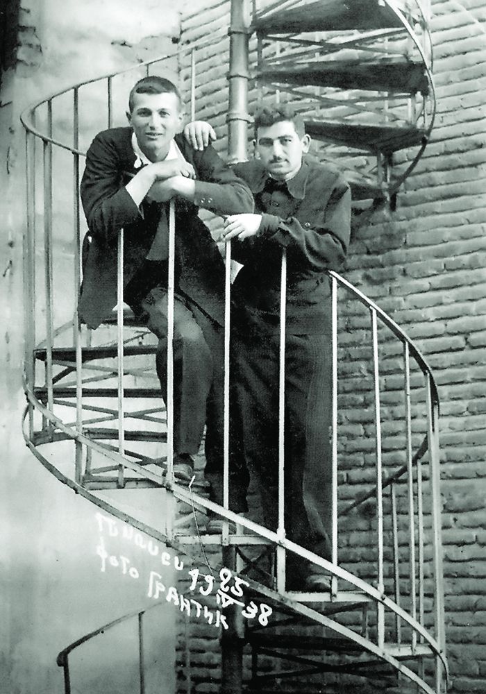 ოთარ ჯაფარიძე და ალბერტ აბაშიძე (1938 წ.)