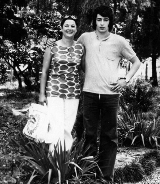 ზურა ყიფშიძე დედასთან, ელენე ყიფშიძესთან ერთად