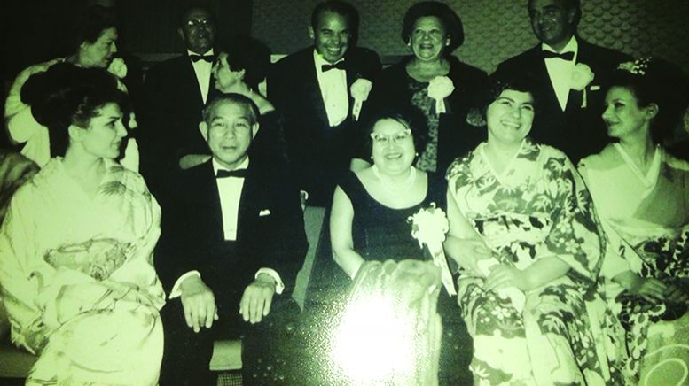 1967 წელი, ტოკიო. სხედან: მარცხნიდან: ლამარა ჭყონია და იაპონიის პრემიერ-მინისტრი ეისაკუ სატო, რუსეთის ჟიურის წევრი და მარია ბიეშუ
