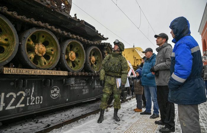 რუსი ოფიცრები კი ტერორისტების 'ქართულ' ტანკზე ზღაპრებს მოჰყვებიან...