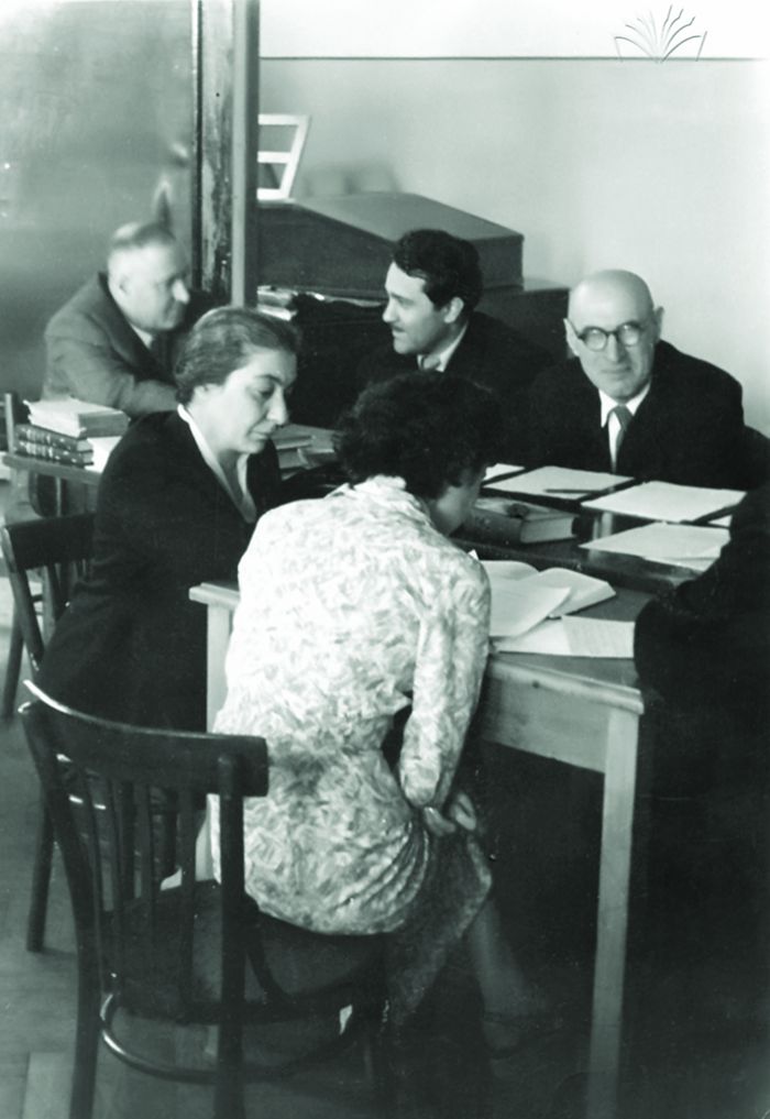 ივანე კვაჭაძე (მარცხნივ) ფრანგული ენის კათედრის თანამშრომლებთან ერთად (1962 წ.)