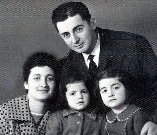 ქართლოს კასრაძე მეუღლესთან და ქალიშვილებთან - გურანდასა და ნაისთან ერთად