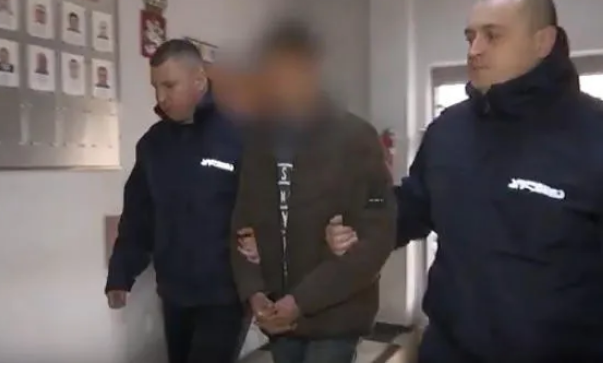 მამის მკვლელობაში ბრალდებული დაკავებისას