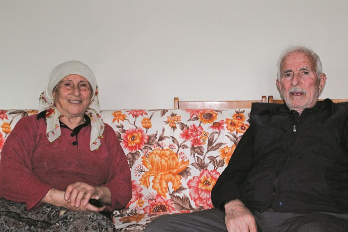 ლარჯეთი. ცოლ-ქმარი რეფიე ბაიდინი (ეზაღაშვილი) და ექრემ ერგუნი. მურღულის რაიონის სოფელი დურჩა. 2015