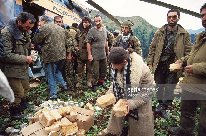 უზარმაზარი სათვალეებითა და ახალი 'კამუფლიაჟით' ეტყობა 'სნაიპერის ოცნებას' წარმოვადგენდი...